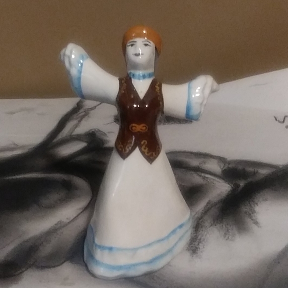 Russian Women Figurines - Picture 3 of 5